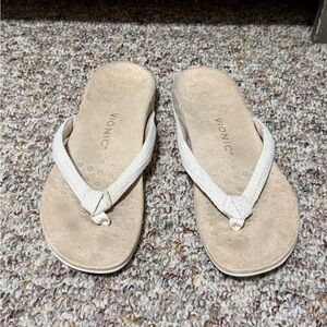Vionic Women's Tan Sandals size 9, thong sandals, white, summer beach